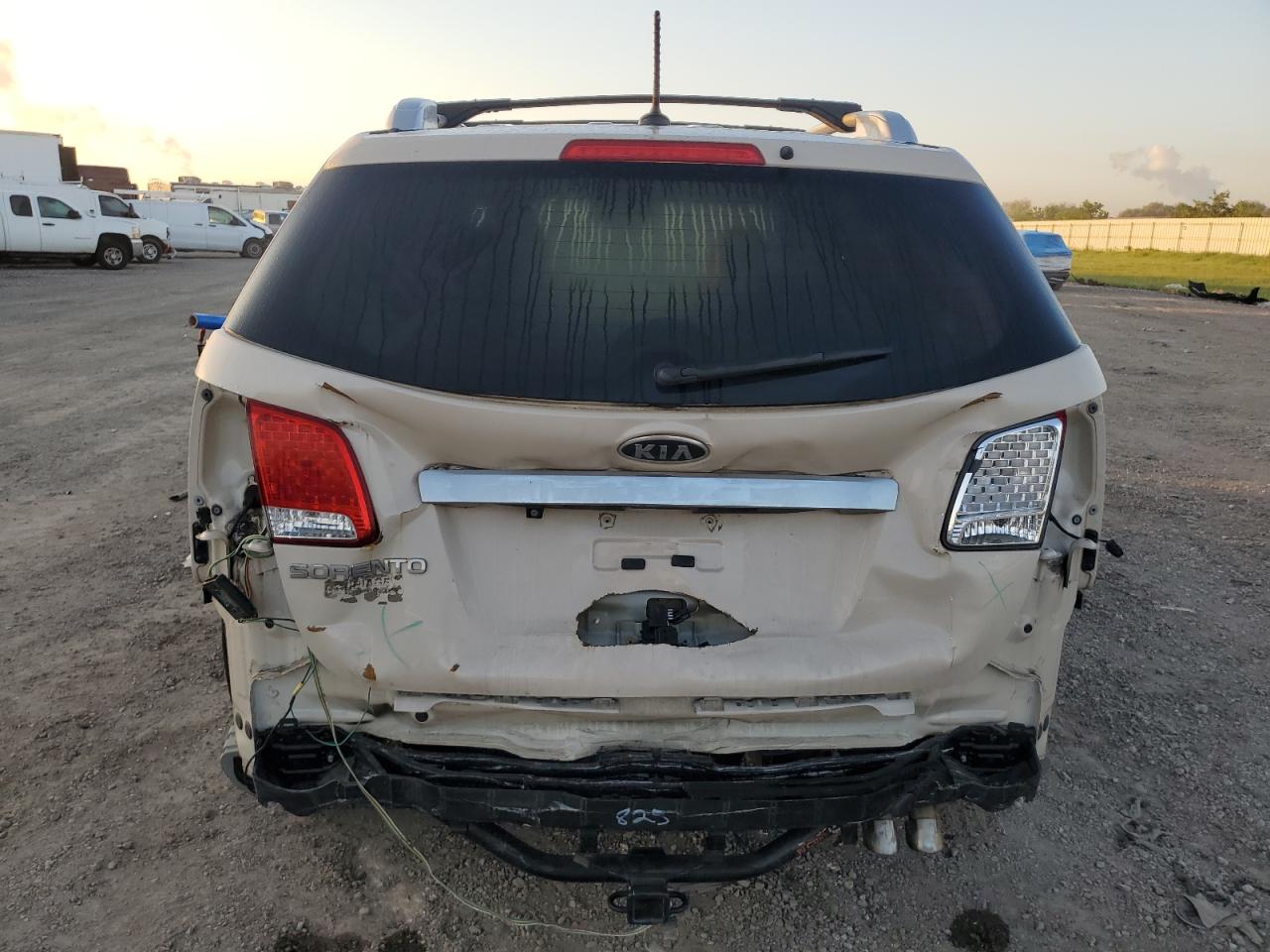 5XYKT3A67CG205978 2012 Kia Sorento Base