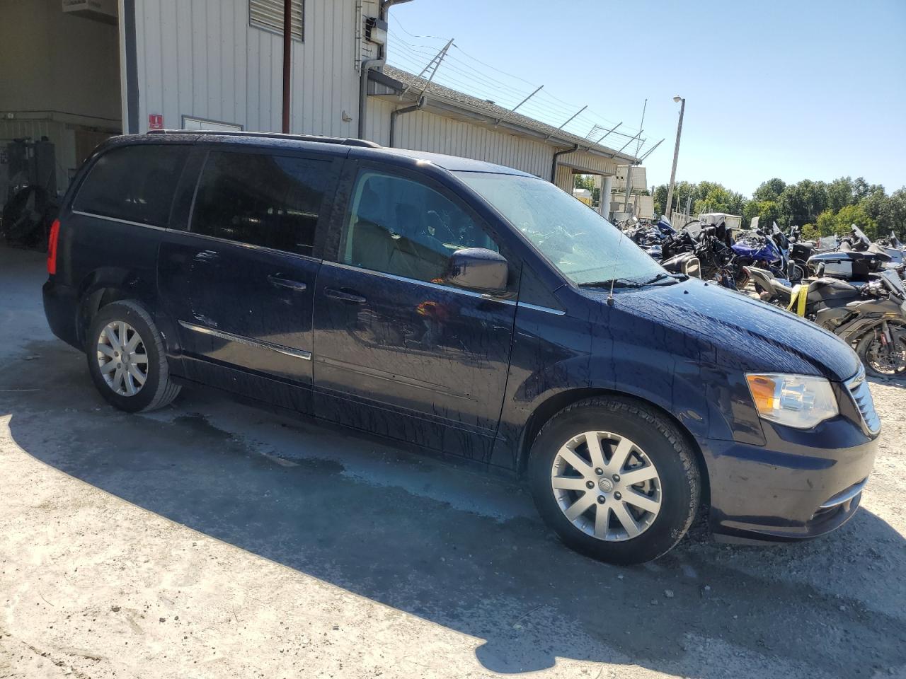 2015 Chrysler Town & Country - Image 4