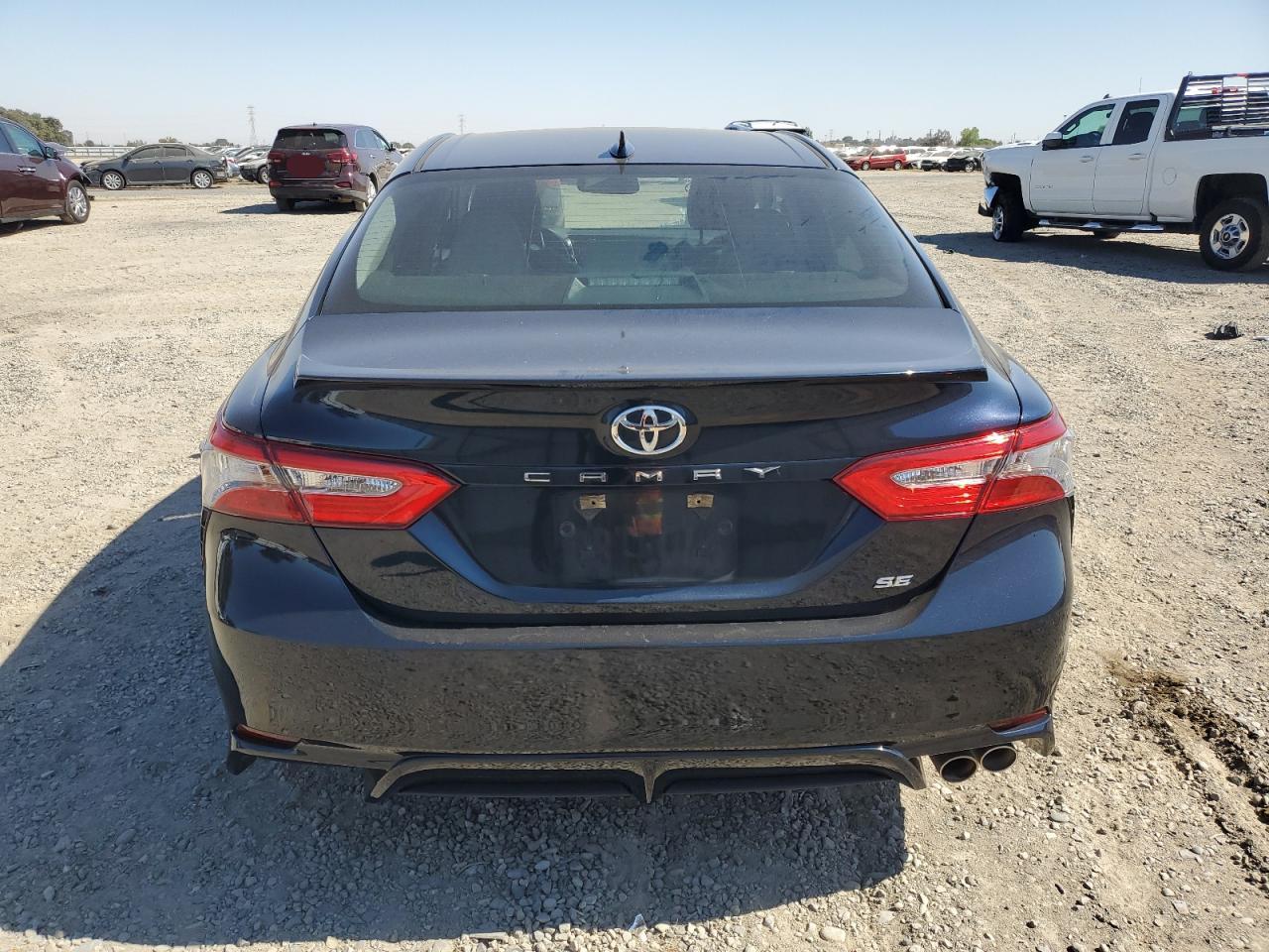 4T1B11HK9JU548215 2018 Toyota Camry L