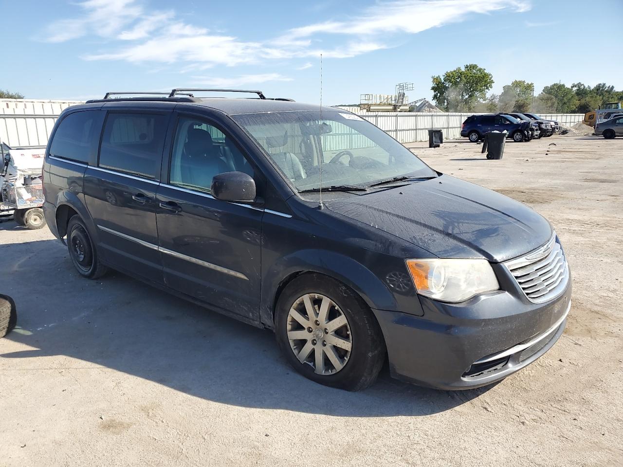 2014 Chrysler Town & Country - Image 4