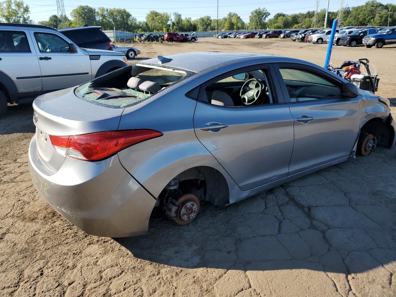 2013 Hyundai Elantra - Image 3