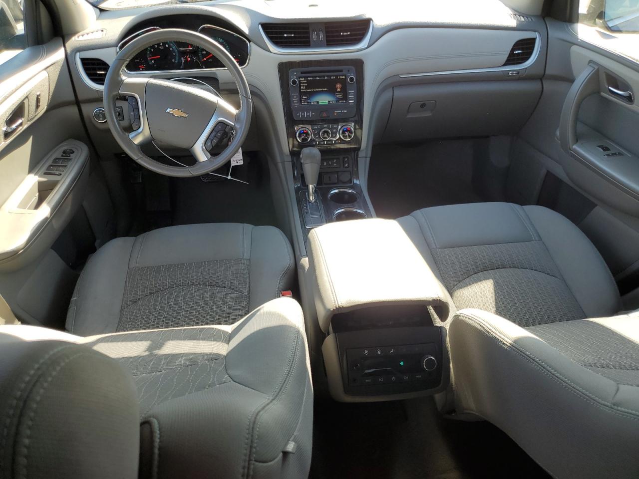 1GNKVHKD1HJ207017 2017 Chevrolet Traverse Lt