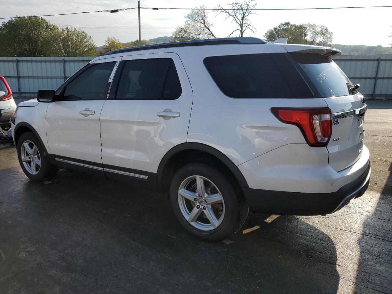 1FM5K8D85HGC28413 2017 FORD EXPLORER - Image 2