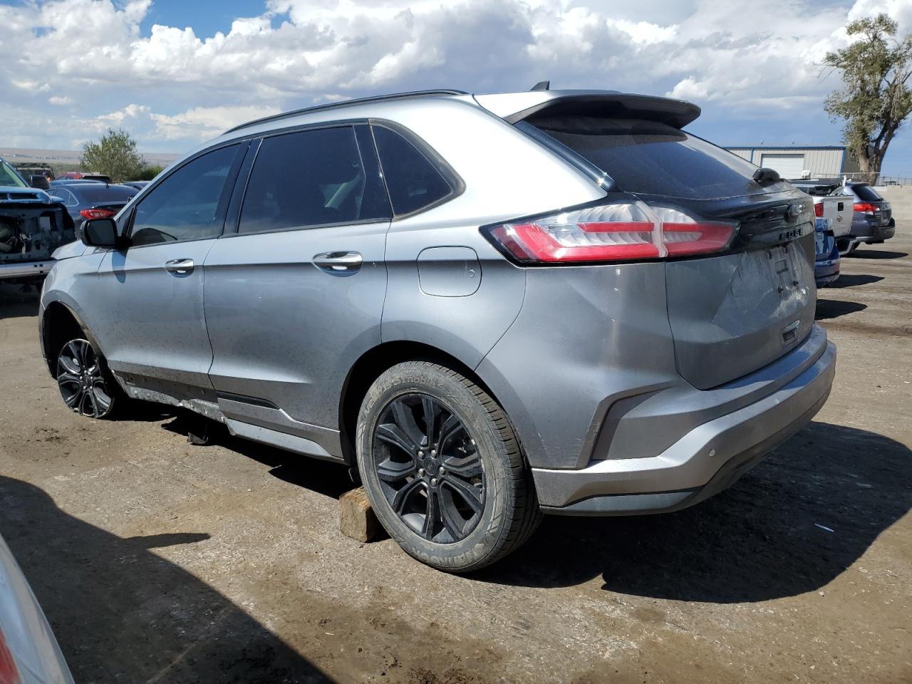 2022 Ford Edge - Image 2