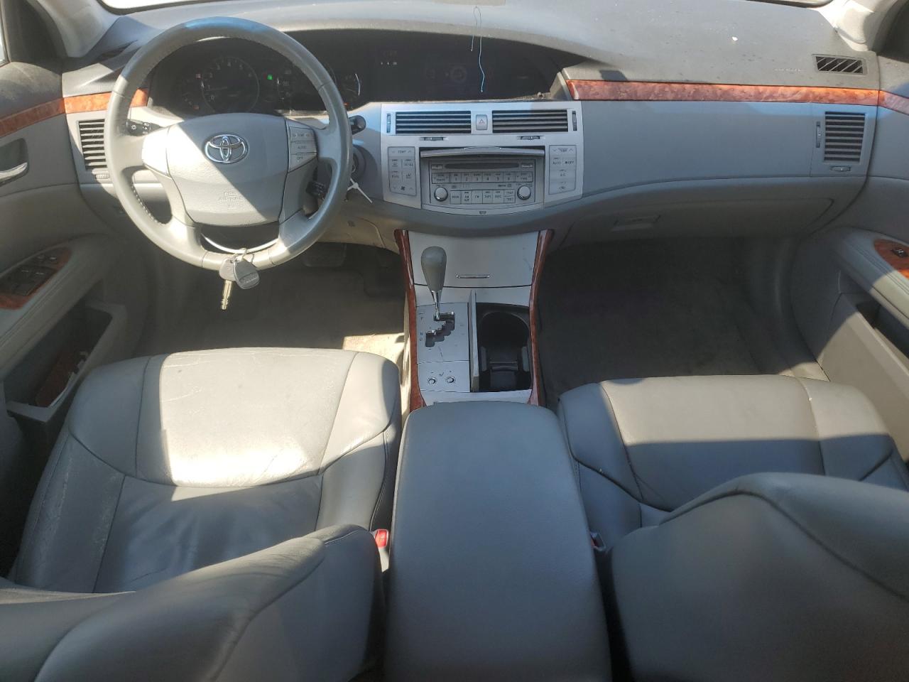 2006 Toyota Avalon - Image 8