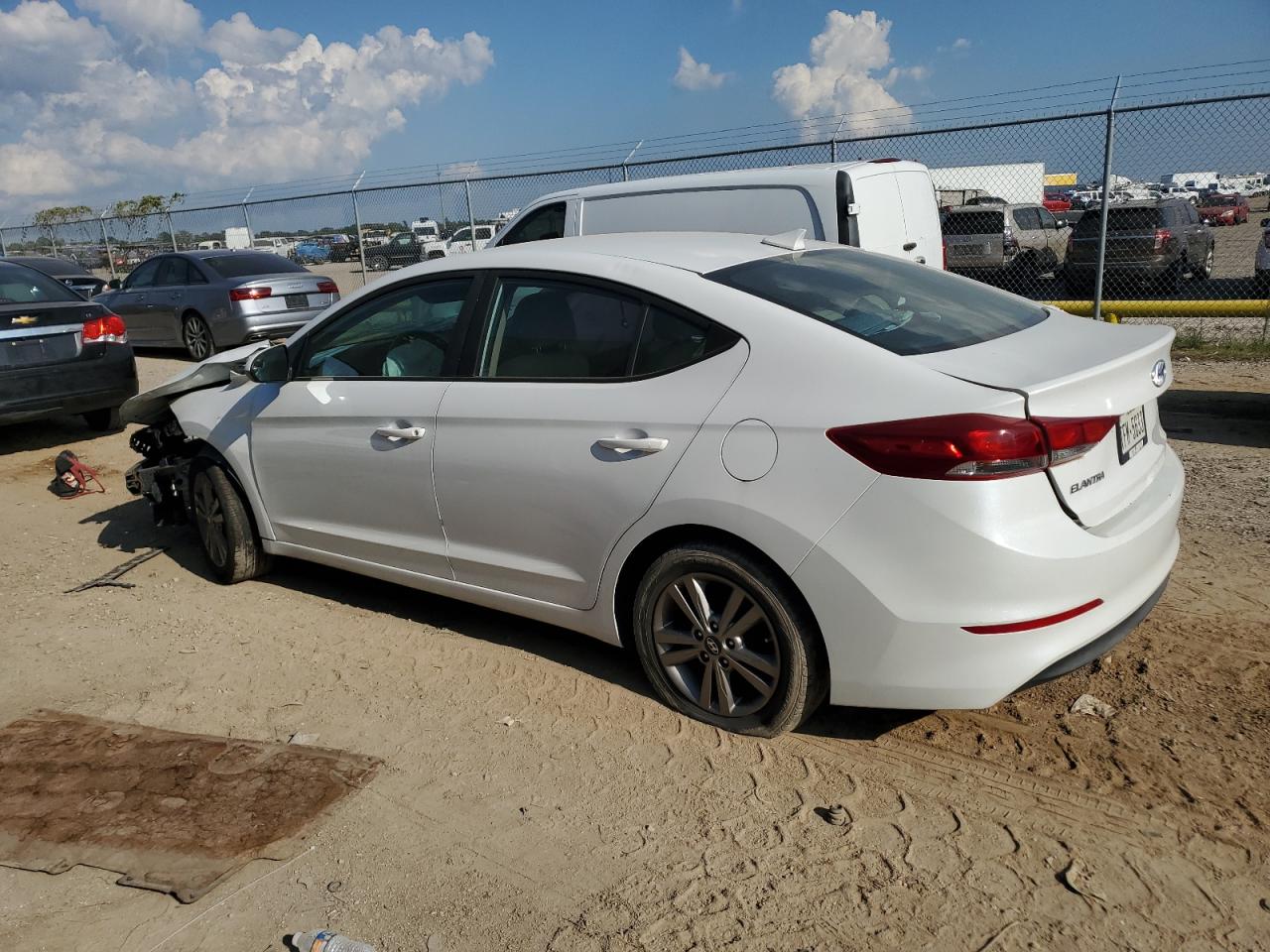 5NPD84LF5HH199059 2017 HYUNDAI ELANTRA - Image 2