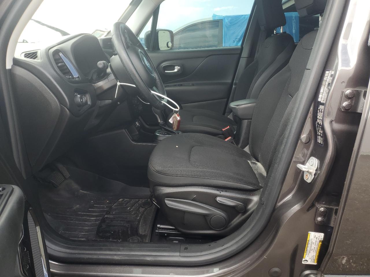 ZACNJABB4KPJ73697 2019 Jeep Renegade Latitude