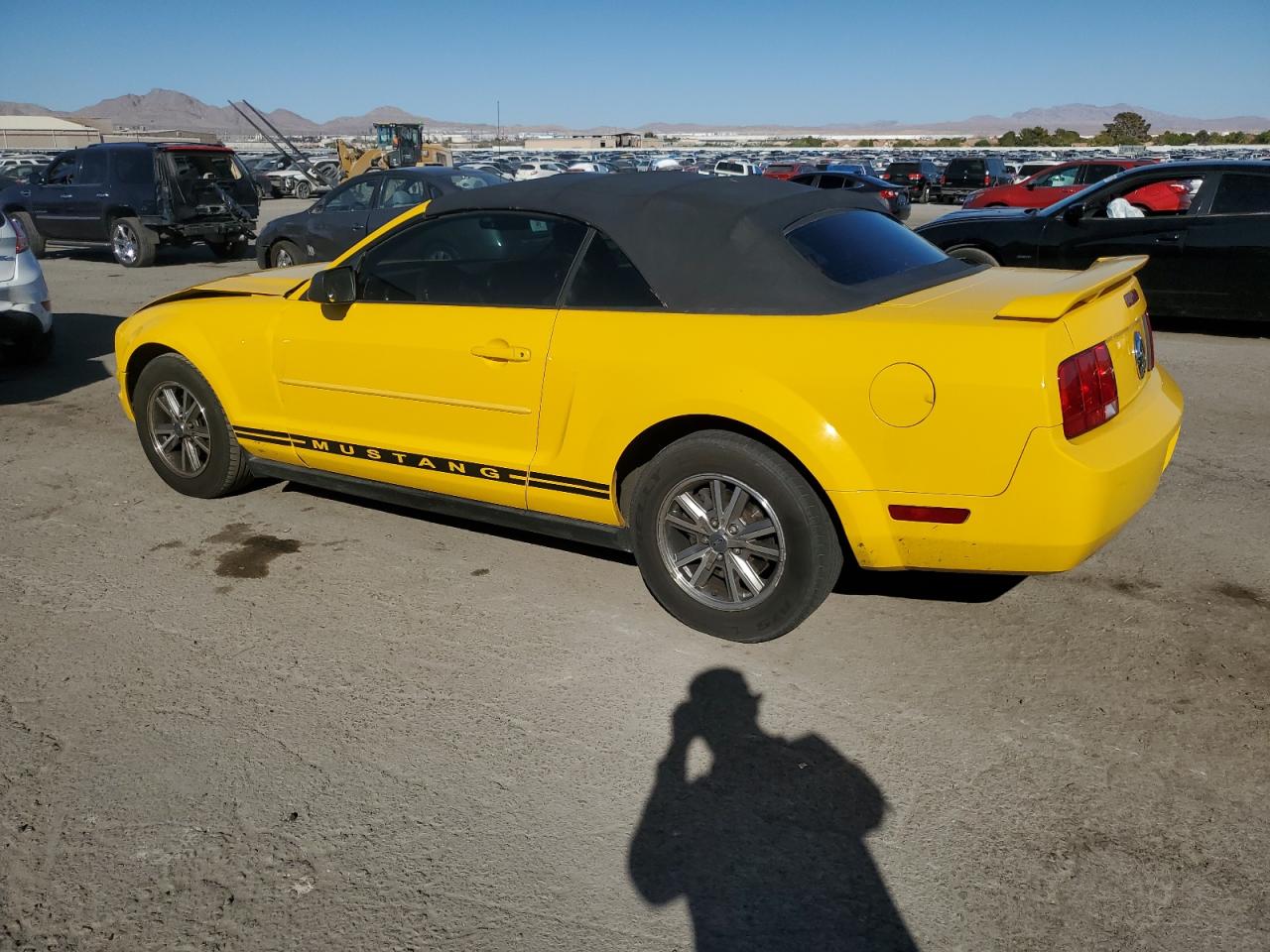 2005 Ford Mustang - Image 2