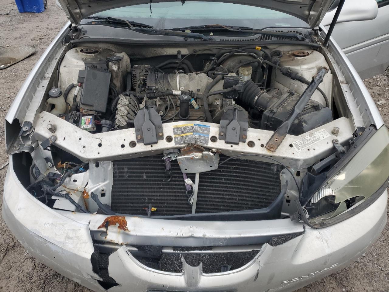 2005 Pontiac Grand Prix - Image 12