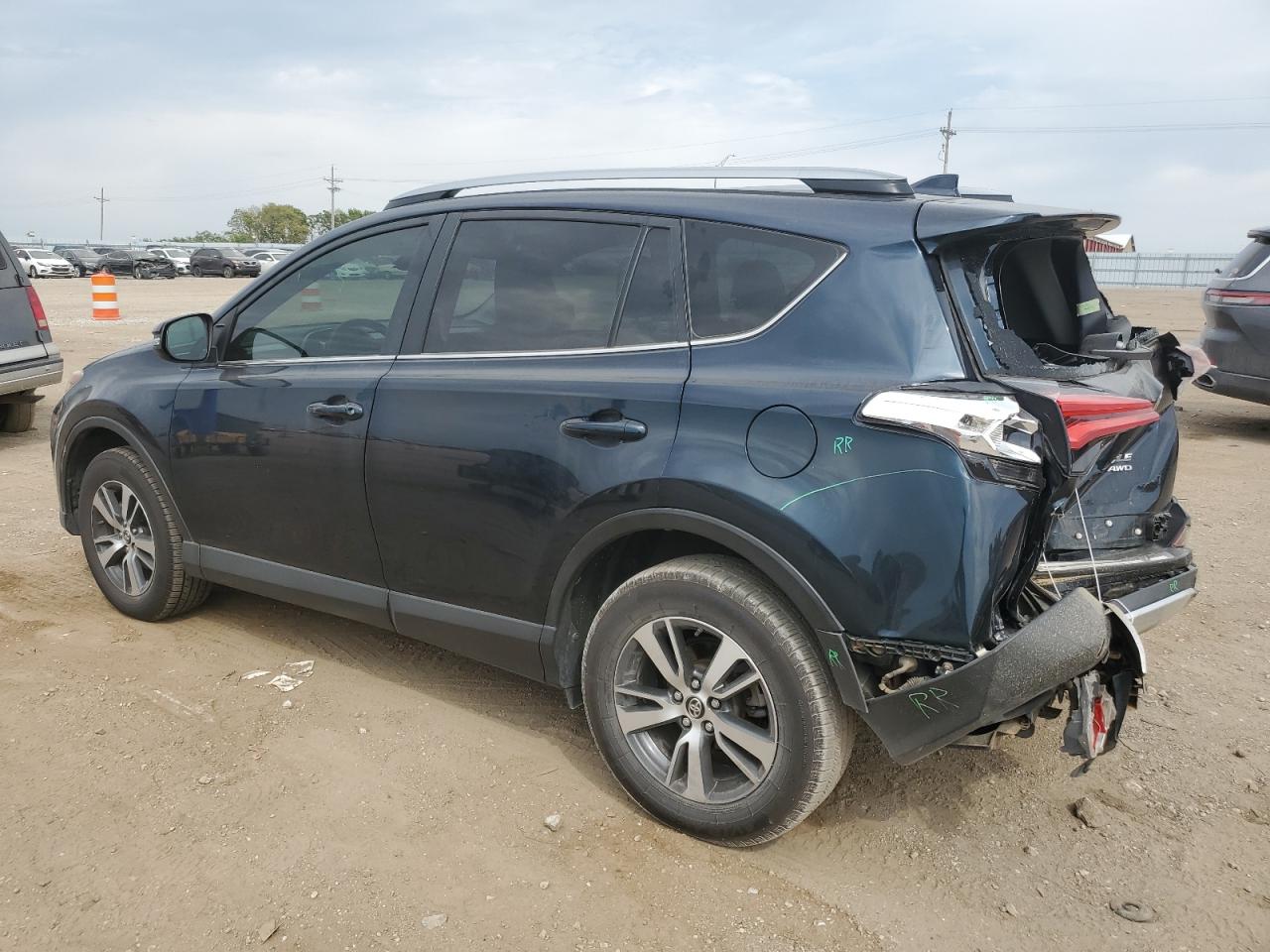 VIN JTMRFREV3JJ214412 2018 TOYOTA RAV4 no.2