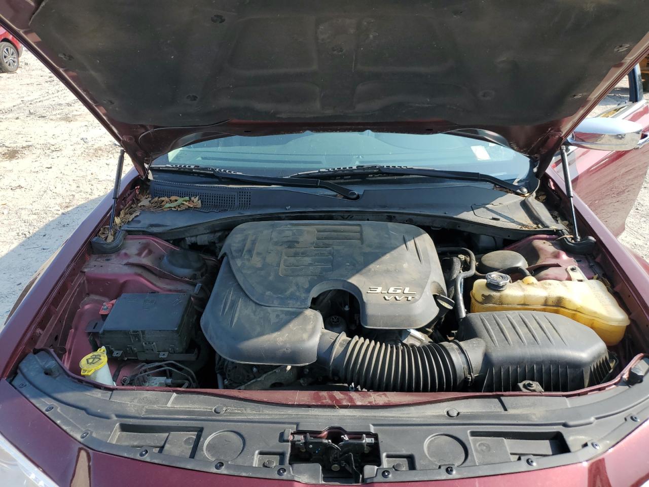 2016 Chrysler 300 - Image 11