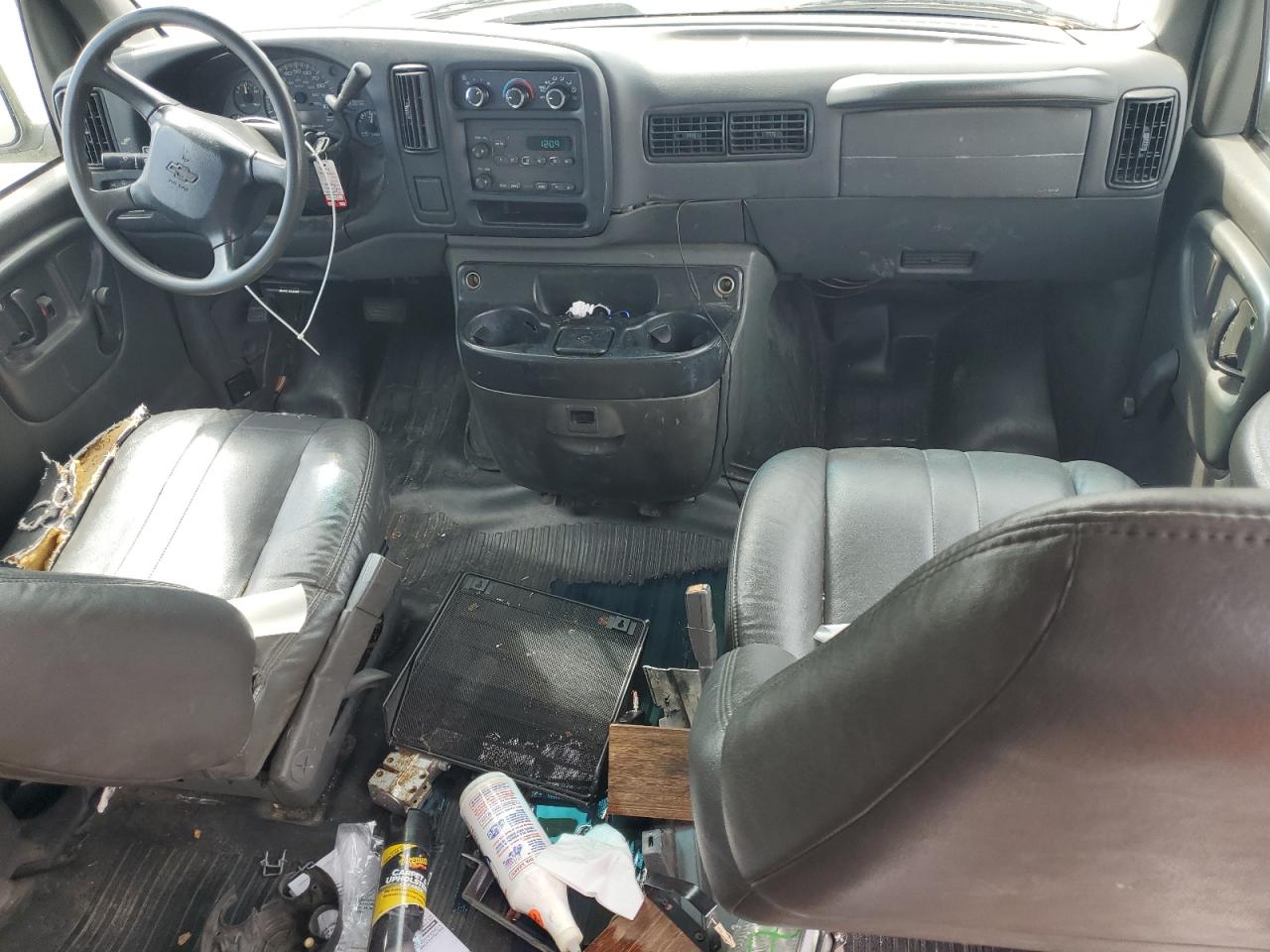 2002 Chevrolet Express G1500 VIN: 1GCFG15WX21230618 Lot: 81868395