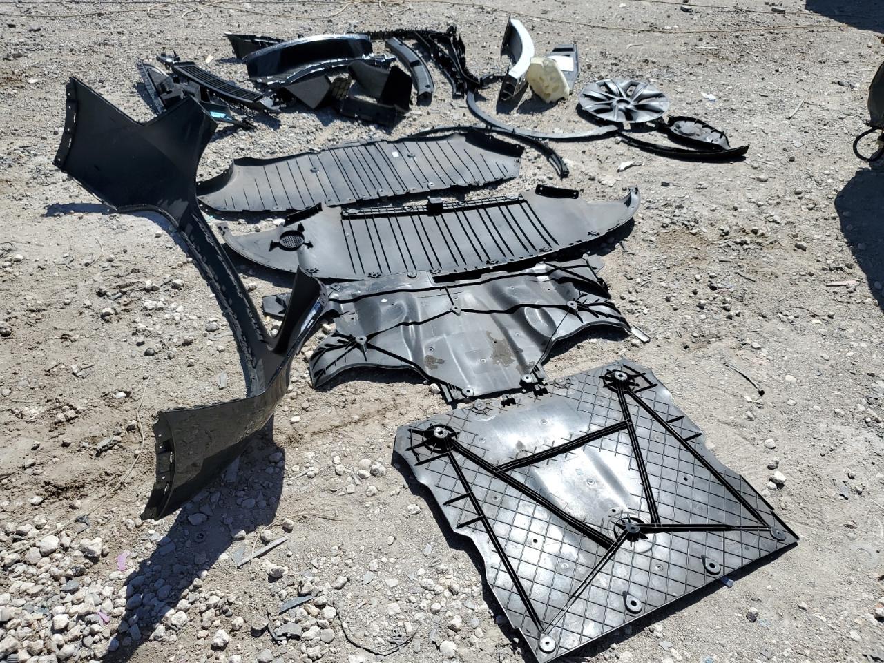 2025 Tesla Model Y VIN: 7SAYGDED3SA371501 Lot: 82126635