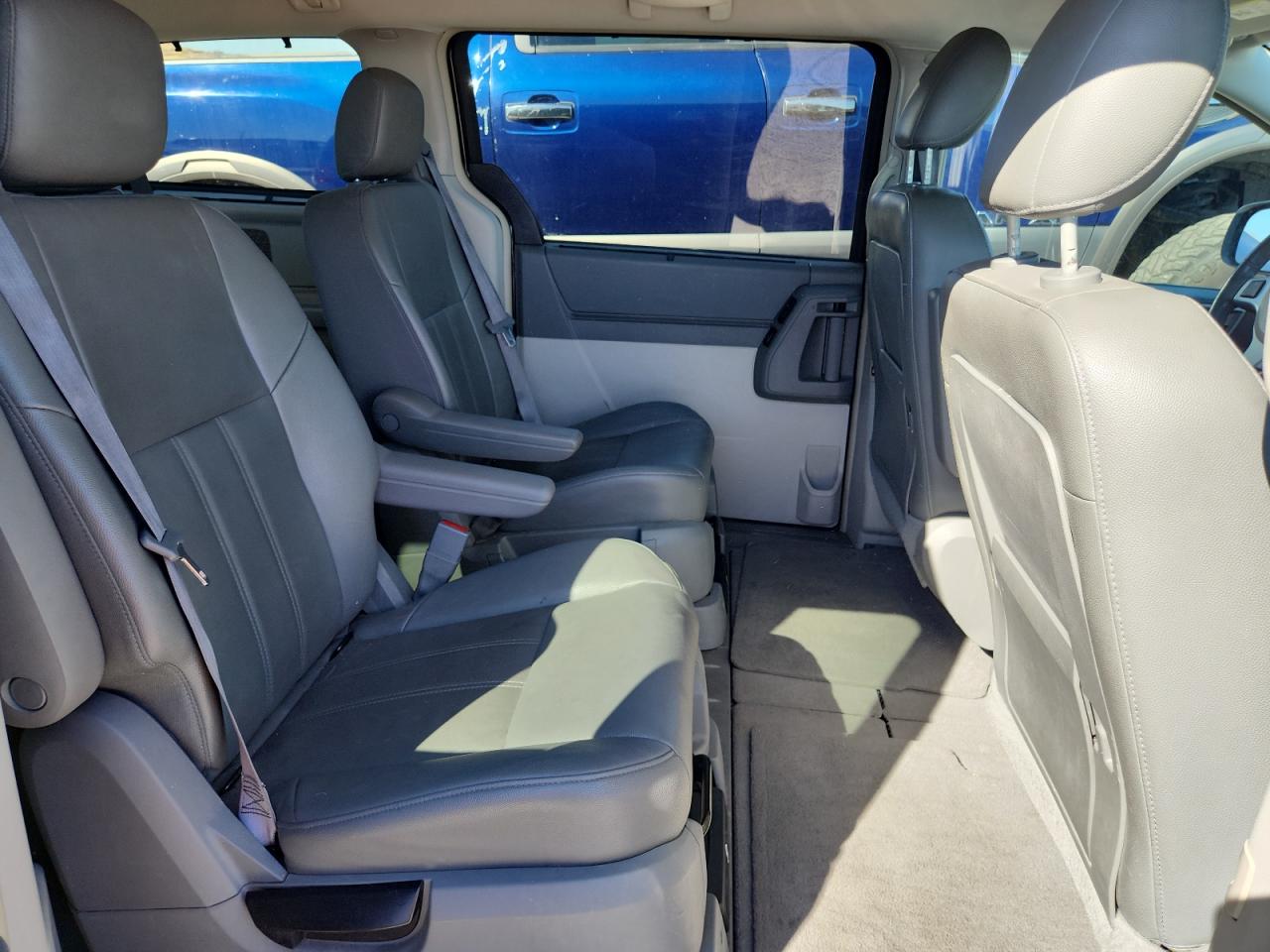 2008 Chrysler Town & Country Touring VIN: 2A8HR54P38R833881 Lot: 81740615