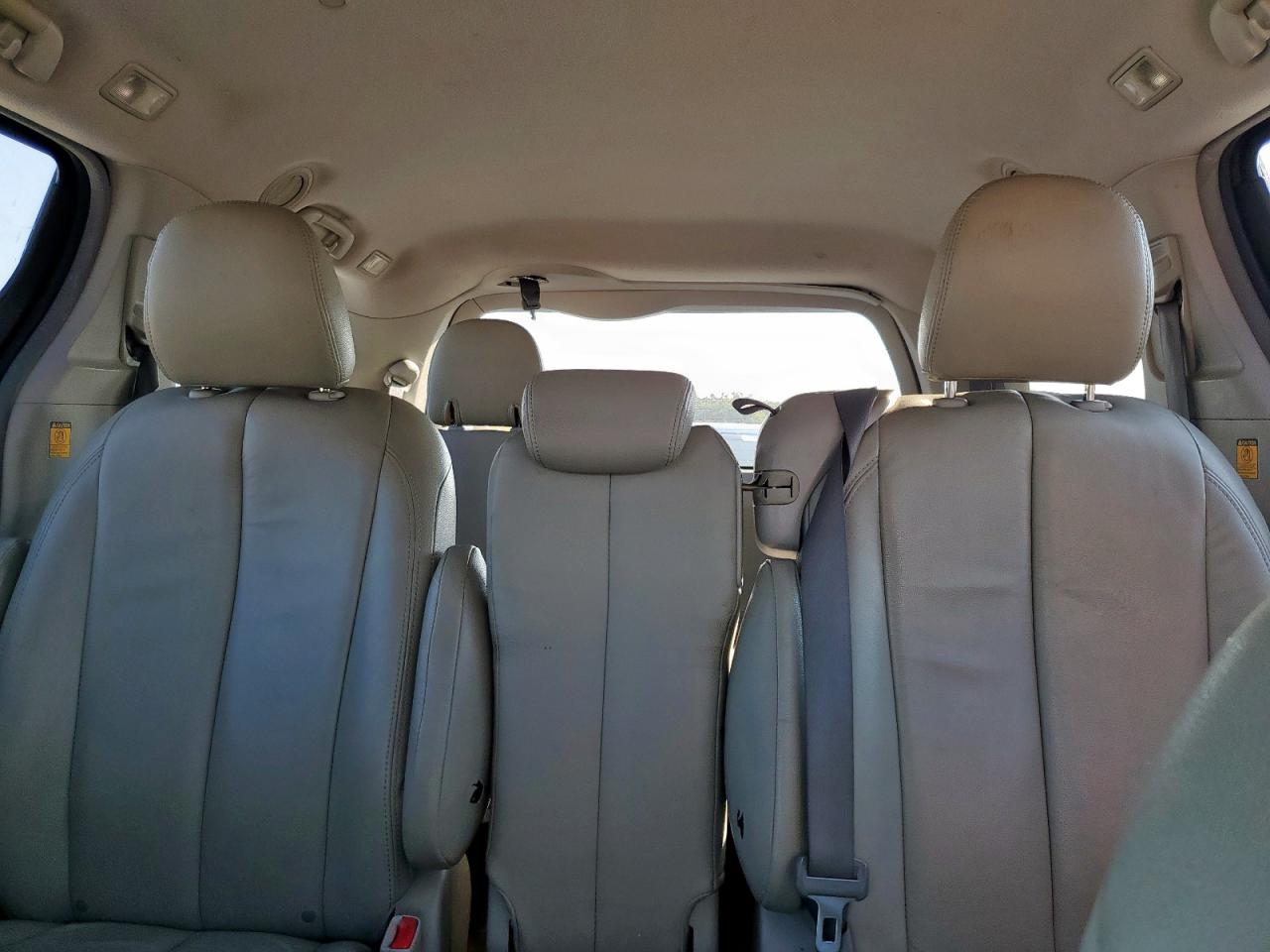 2011 Toyota Sienna Le VIN: 5TDKK3DC5BS055228 Lot: 71607885