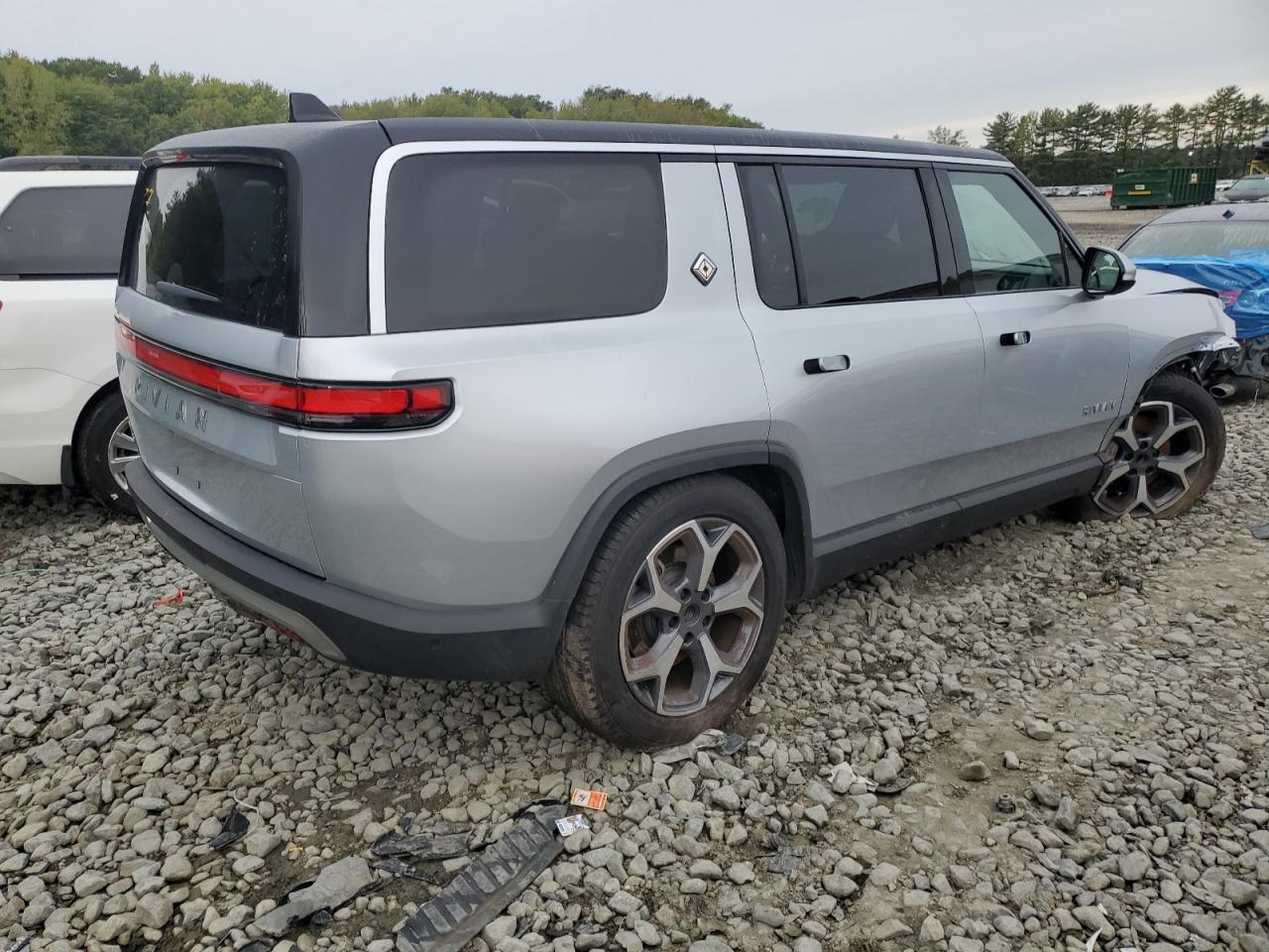 2024 Rivian R1S Adventure silver null electric 7PDSGBBA7RN044317 photo #4