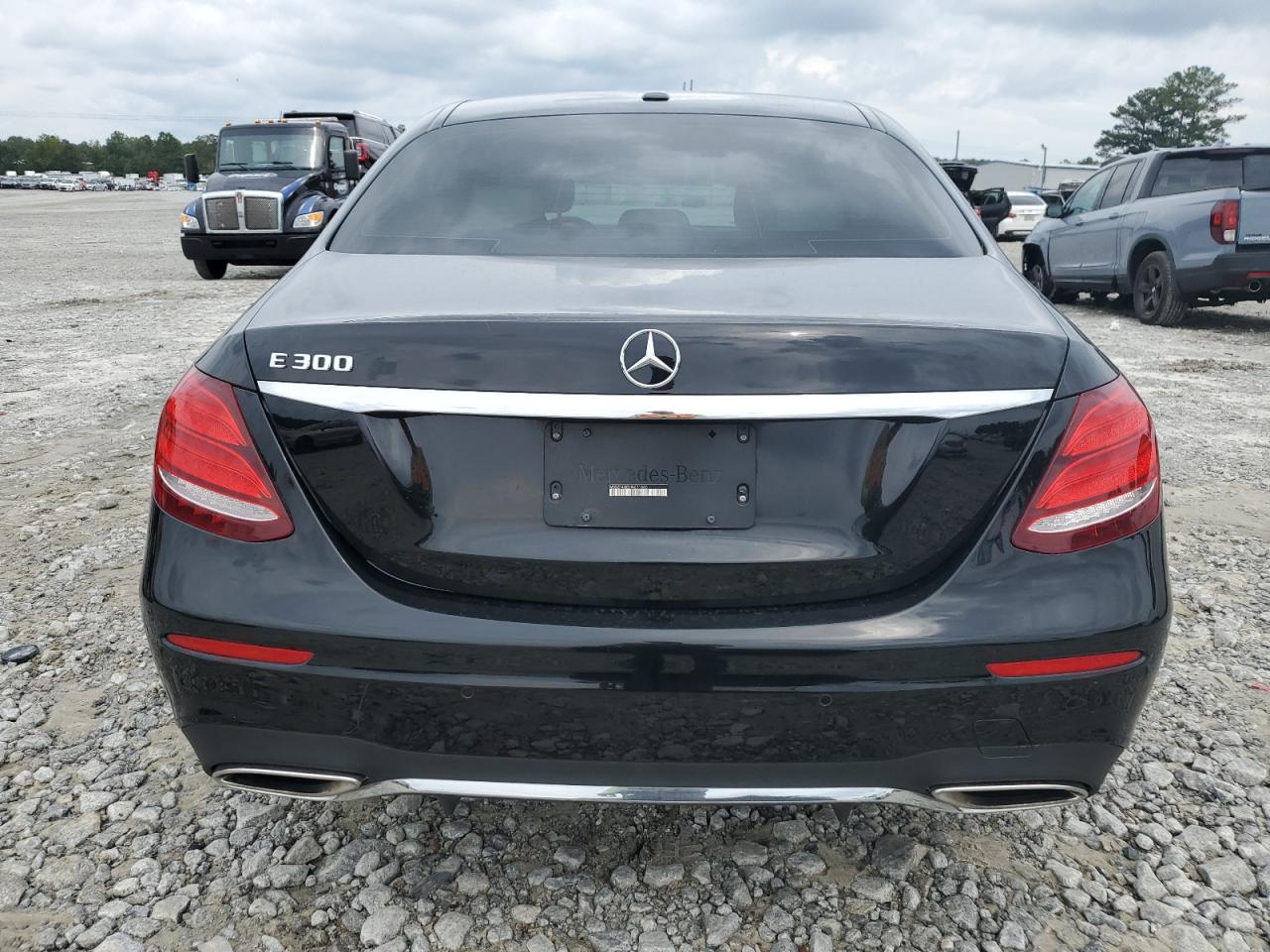 2017 Mercedes-Benz E 300 VIN: WDDZF4JB3HA031865 Lot: 84408005