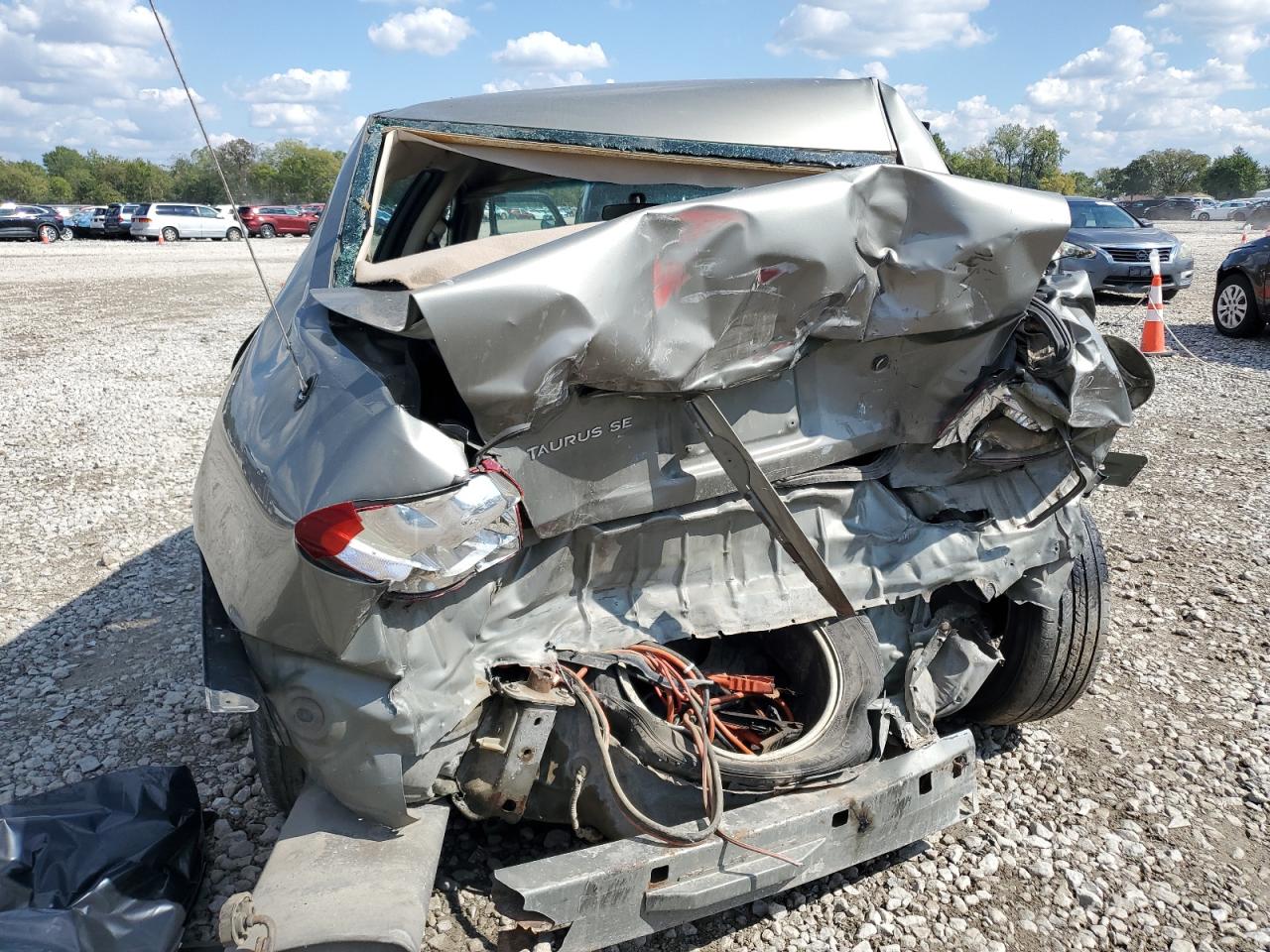 2002 Ford Taurus Se VIN: 1FAFP53U32A104745 Lot: 81649255