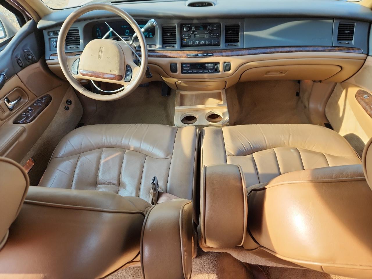 1996 Lincoln Town Car Executive VIN: 1LNLM81W9TY702967 Lot: 71869405