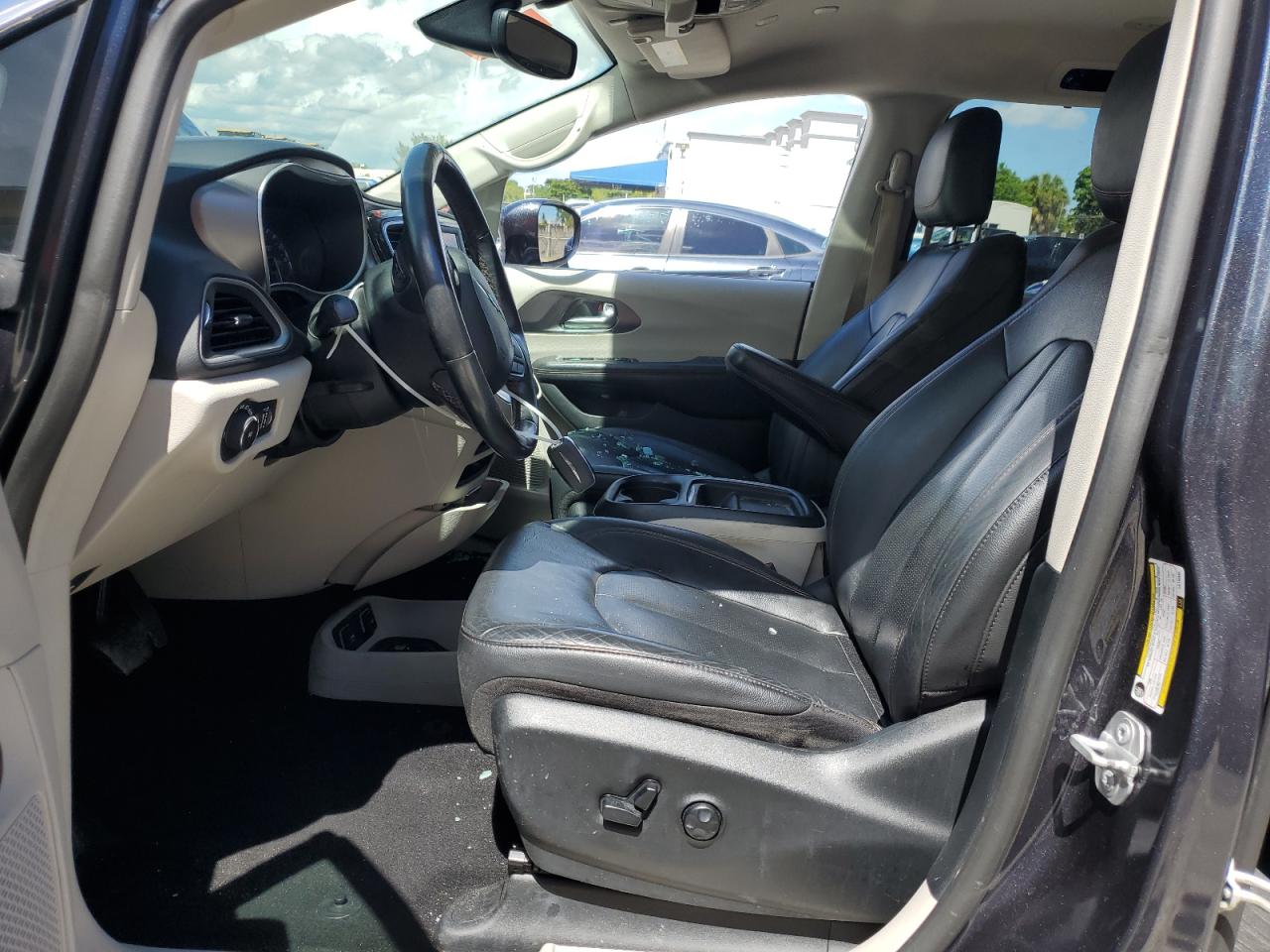 2020 Chrysler Pacifica Touring L VIN: 2C4RC1BG8LR115664 Lot: 84189665