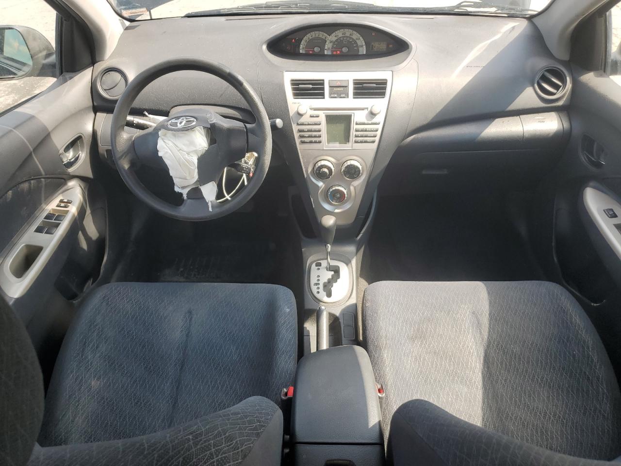 2008 Toyota Yaris VIN: JTDBT923281265519 Lot: 81243705