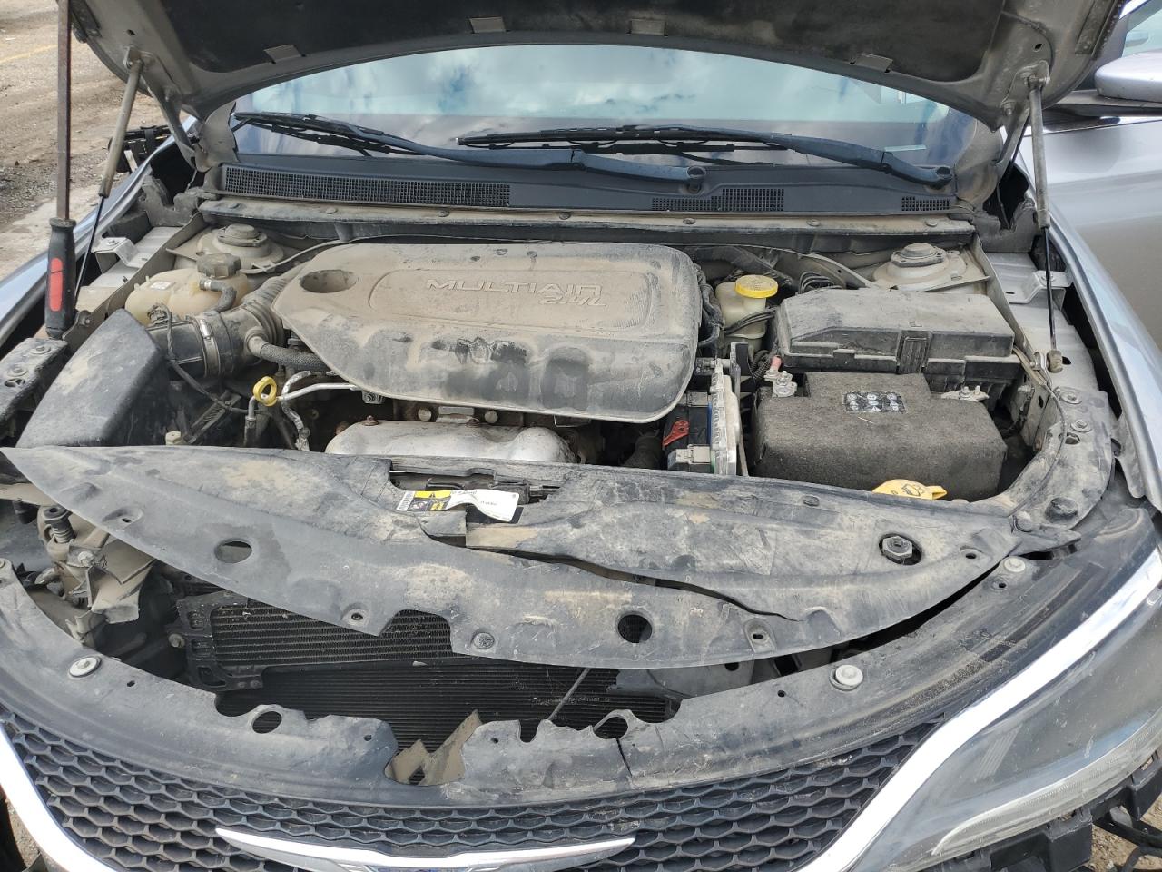 2015 Chrysler 200 Limited VIN: 1C3CCCAB8FN608239 Lot: 71995255