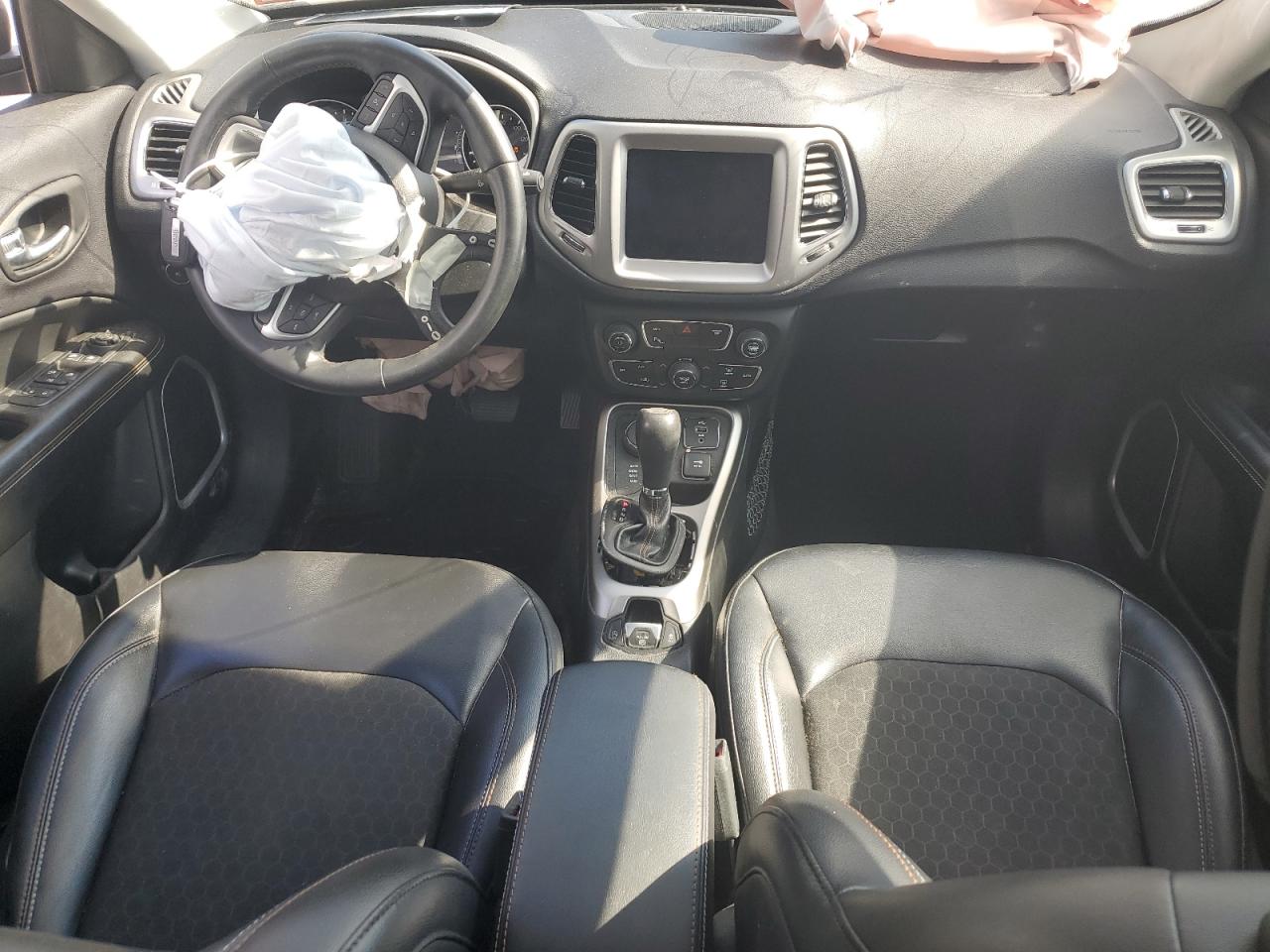 2018 Jeep Compass Latitude VIN: 3C4NJDBB3JT117004 Lot: 70420115