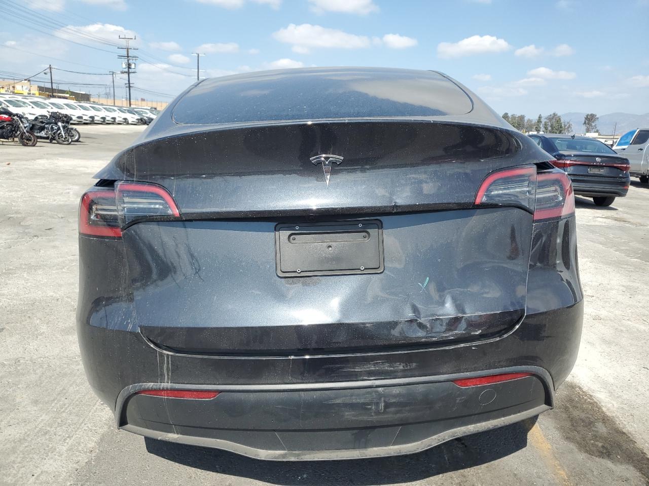 2025 Tesla Model Y VIN: 7SAYGDED1SF320663 Lot: 82079035