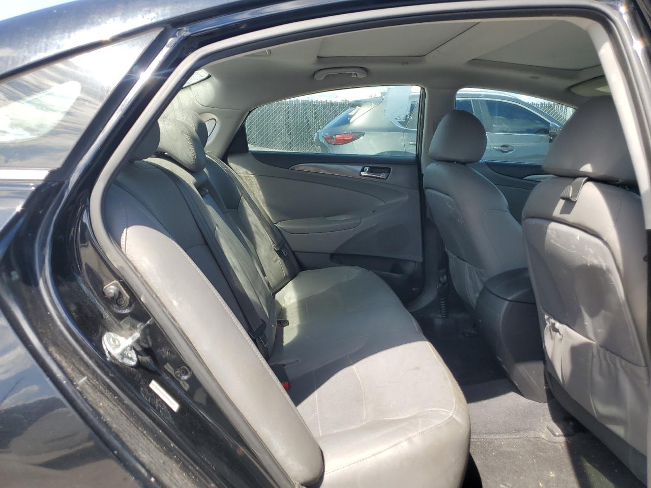 2015 Hyundai Sonata Hybrid VIN: KMHEC4A40FA131112 Lot: 84219075