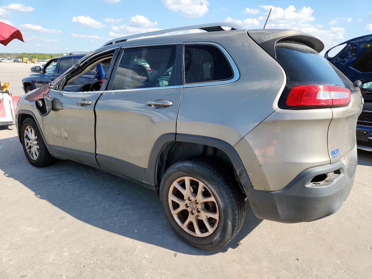 2017 Jeep Cherokee Latitude 1C4PJLCB3HW559903 photo #3