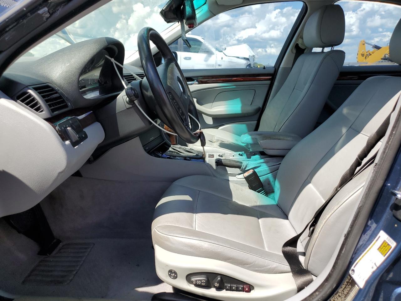 2005 BMW 325 I VIN: WBAET37465NJ87744 Lot: 81103395