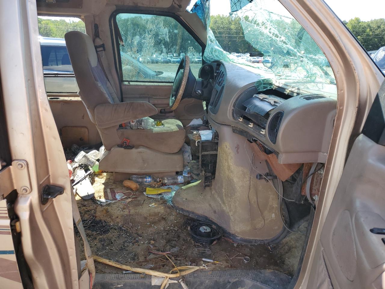 1997 Ford Econoline E150 Van VIN: 1FDEE1465VHB91981 Lot: 82043925