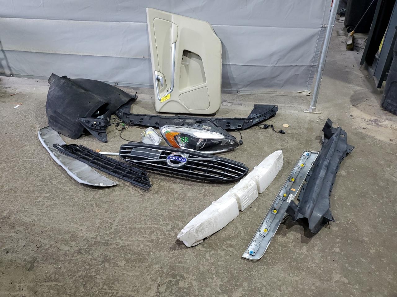 2016 Volvo Xc60 T6 Platinum VIN: YV4902RM2G2779907 Lot: 83826345