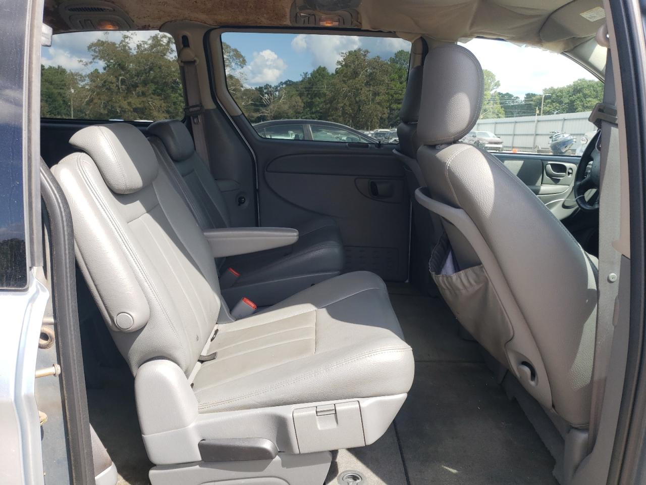 2005 Chrysler Town & Country Touring VIN: 2C4GP54L65R472602 Lot: 82073645