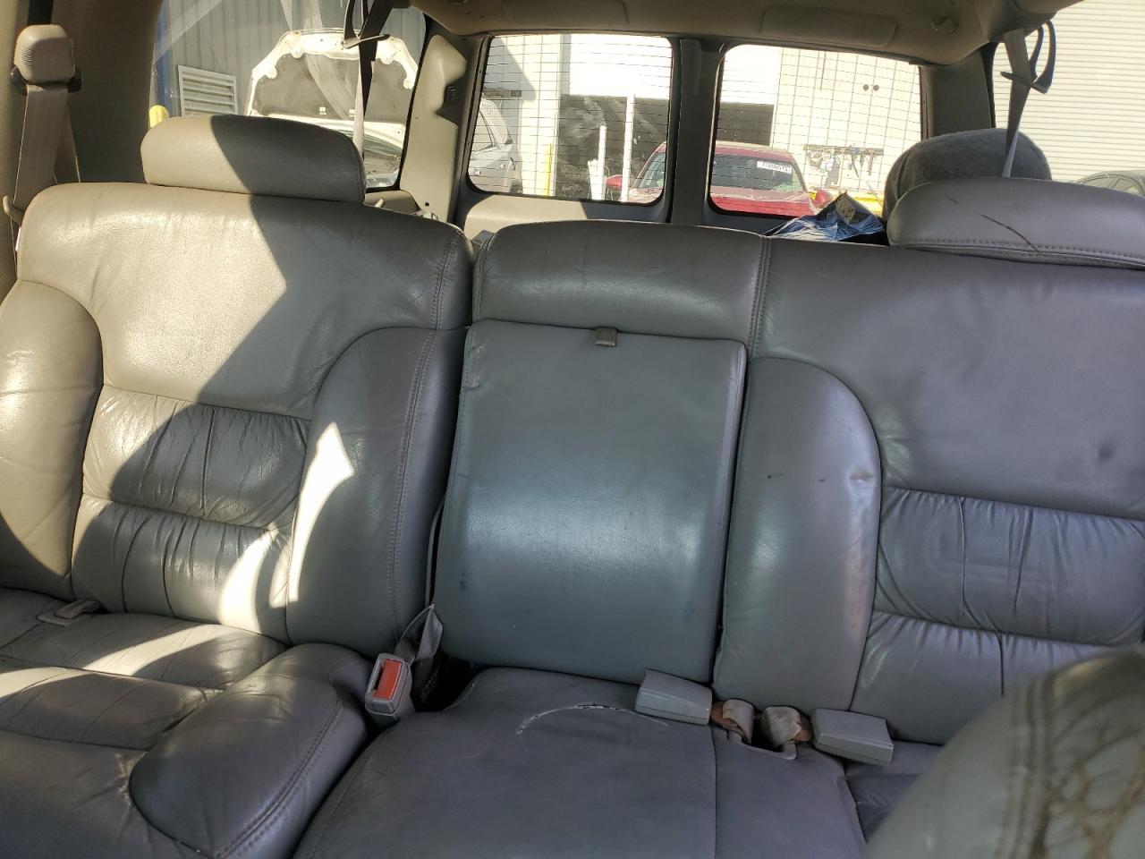 1999 Chevrolet Suburban C1500 VIN: 1GNEC16R7XJ377686 Lot: 80716255