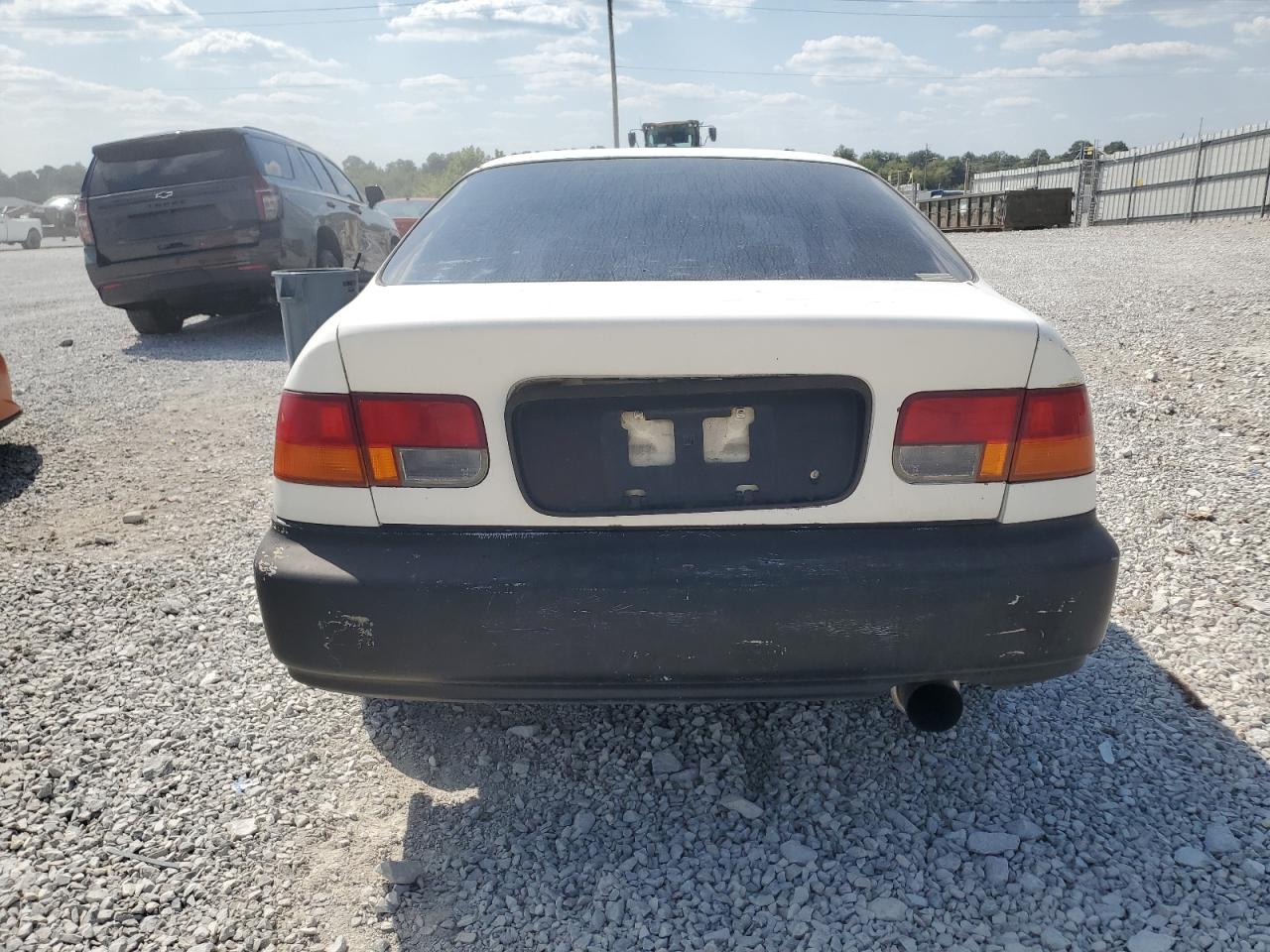 1998 Honda Civic Dx VIN: 1HGEJ6122WL050705 Lot: 81302345