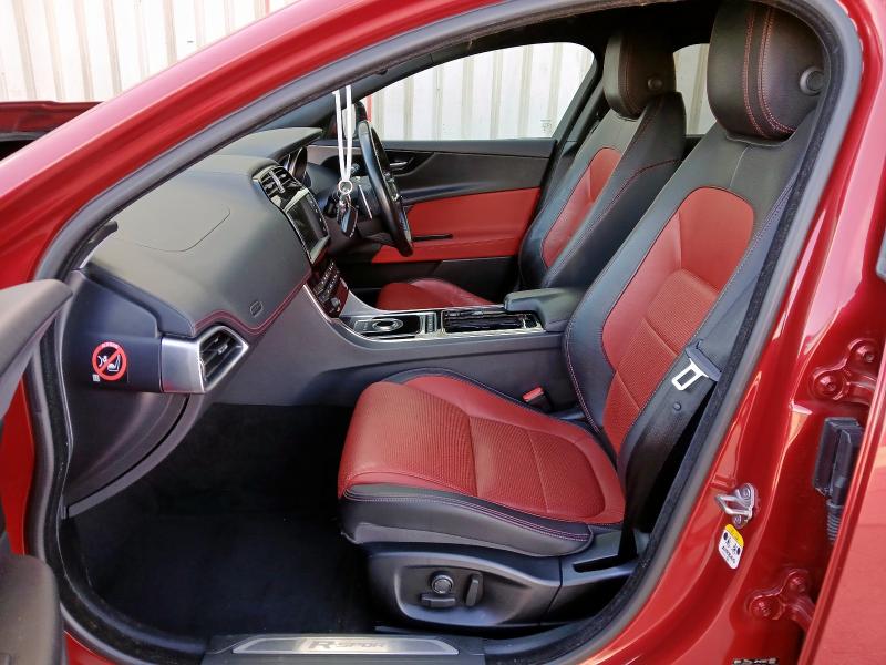 2017 JAGUAR XE R-SPORT D AUTO 