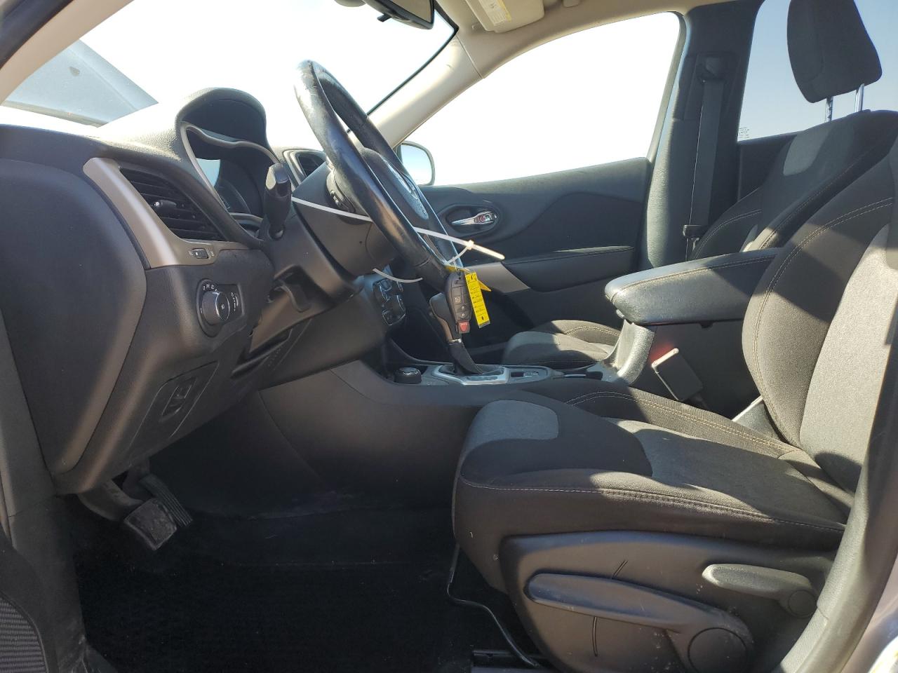 2018 Jeep Cherokee Latitude VIN: 1C4PJMCX5JD579167 Lot: 82162645