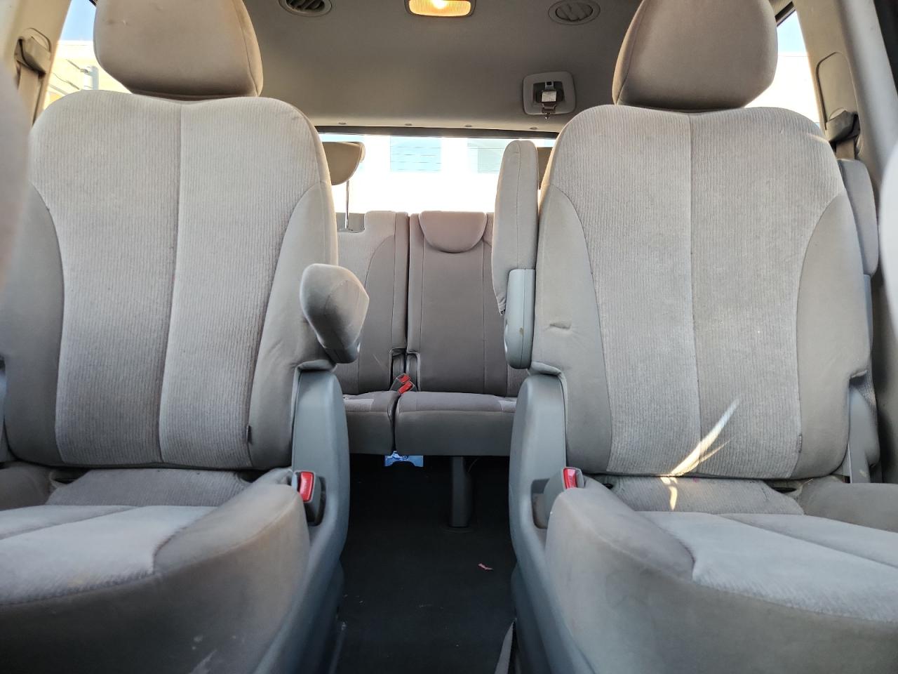 2012 Kia Sedona Lx VIN: KNDMG4C79C6483700 Lot: 83758885