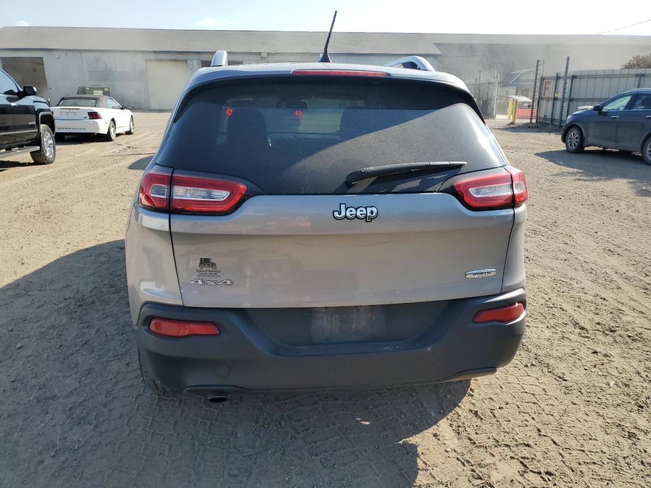 2016 Jeep Cherokee Latitude VIN: 1C4PJMCB8GW131300 Lot: 72059695