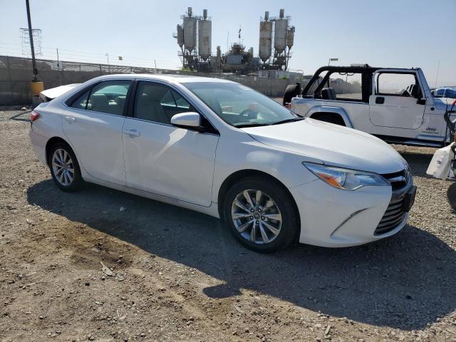 Седаны TOYOTA CAMRY 2017 Белы