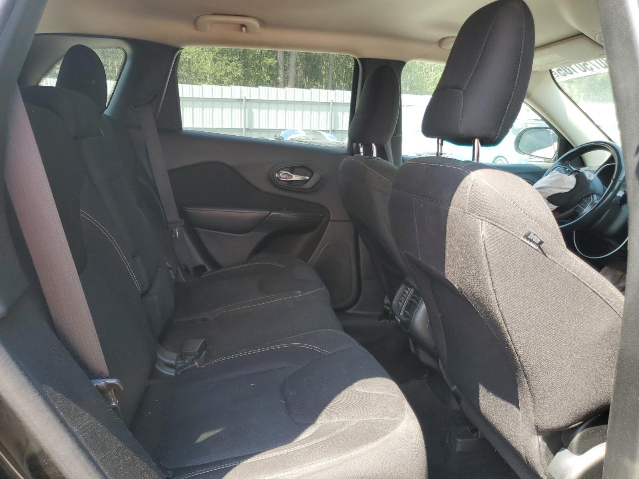 2016 Jeep Cherokee Latitude VIN: 1C4PJLCS4GW171397 Lot: 80750105