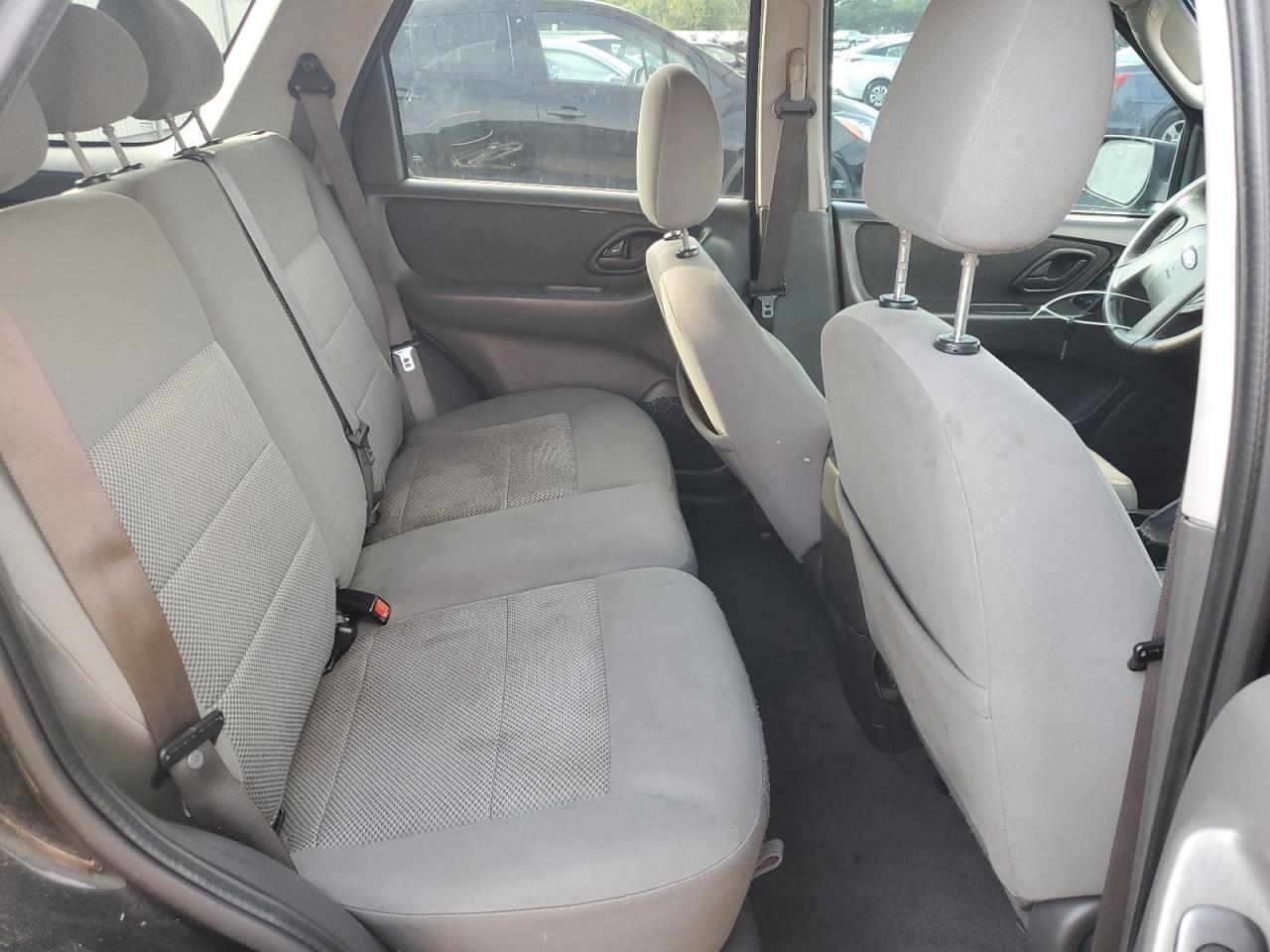 2005 Ford Escape Xlt VIN: 1FMYU03105KC11802 Lot: 71604225