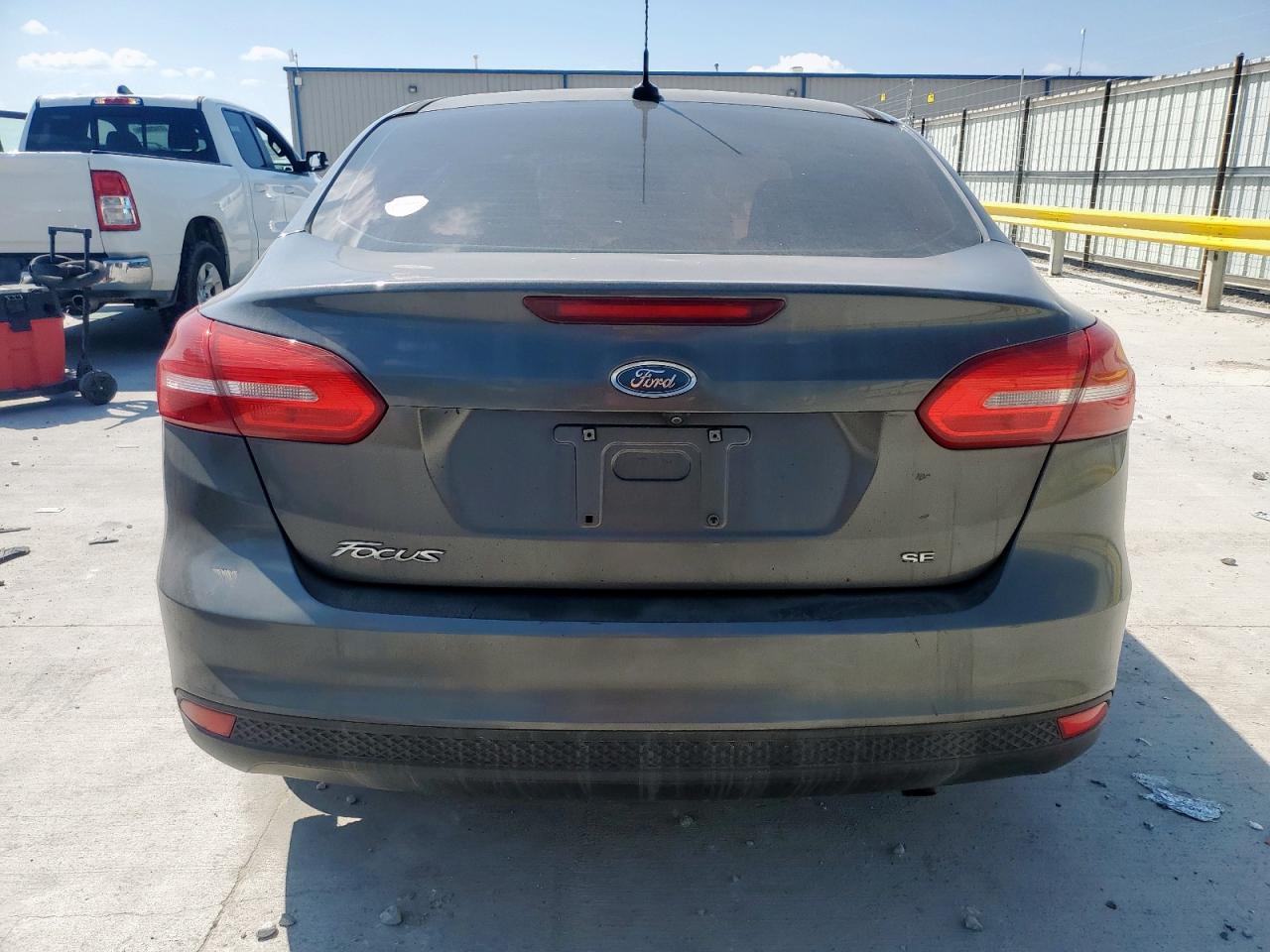 2018 Ford Focus Se VIN: 1FADP3F2XJL259494 Lot: 80445125