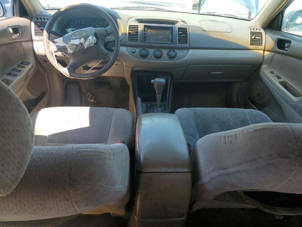 2004 Toyota Camry Le VIN: 4T1BF32KX4U570301 Lot: 71390505