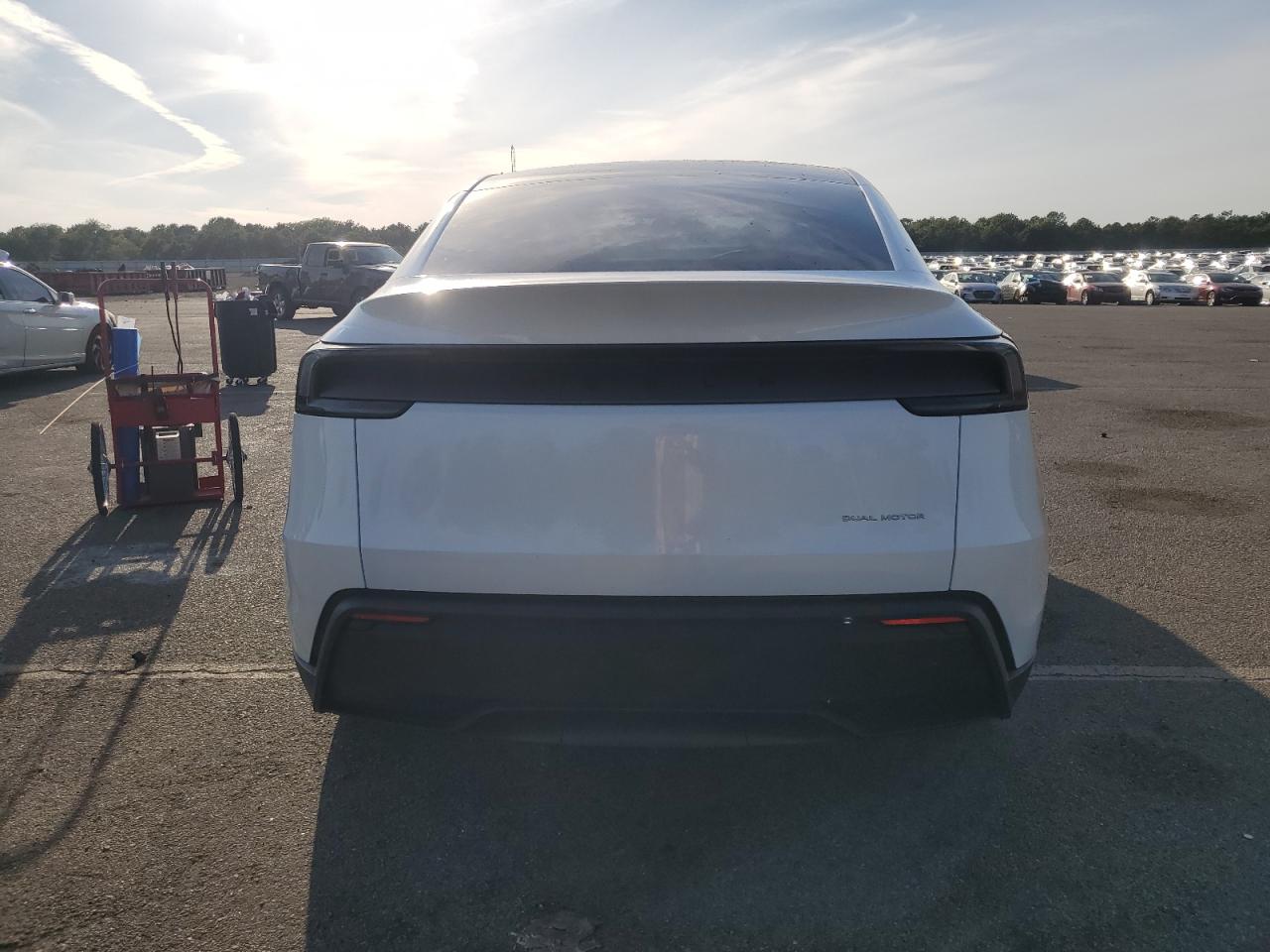 2026 Tesla Model Y VIN: 7SAYGDEEXTA487577 Lot: 81967425
