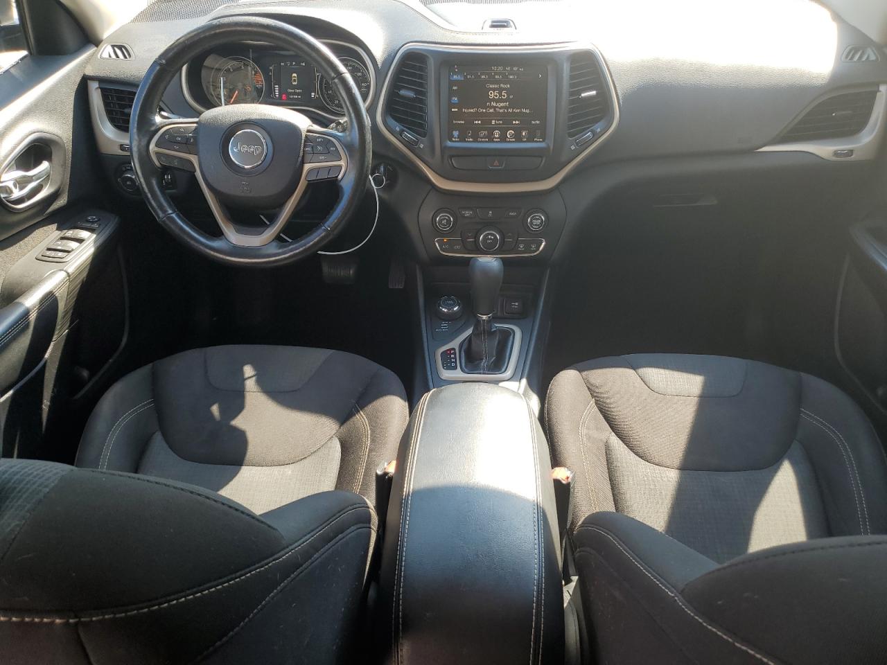 2016 Jeep Cherokee Latitude VIN: 1C4PJMCB4GW255483 Lot: 71304045