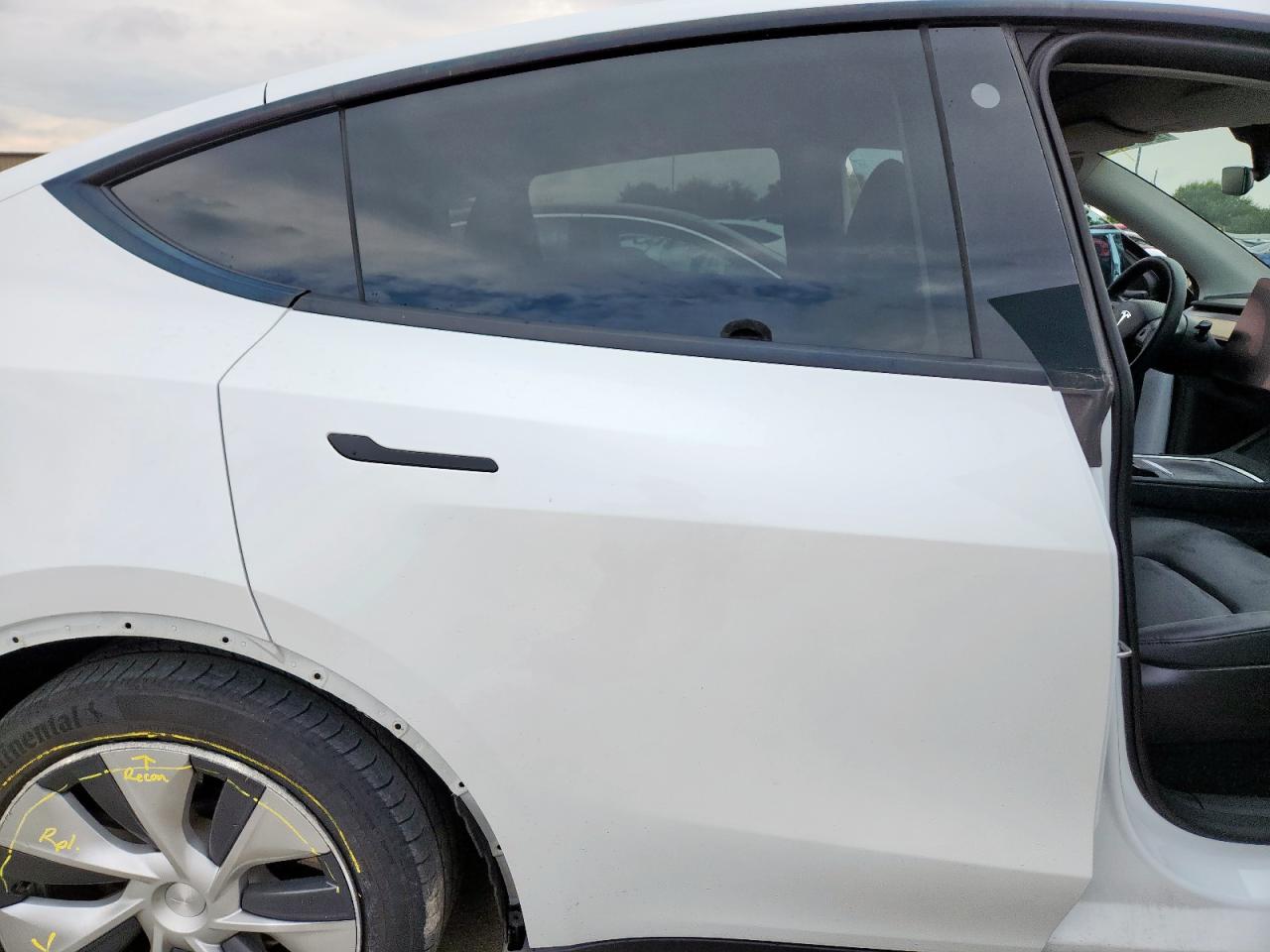 2023 Tesla Model Y VIN: 7SAYGAEE9PF625147 Lot: 70909645