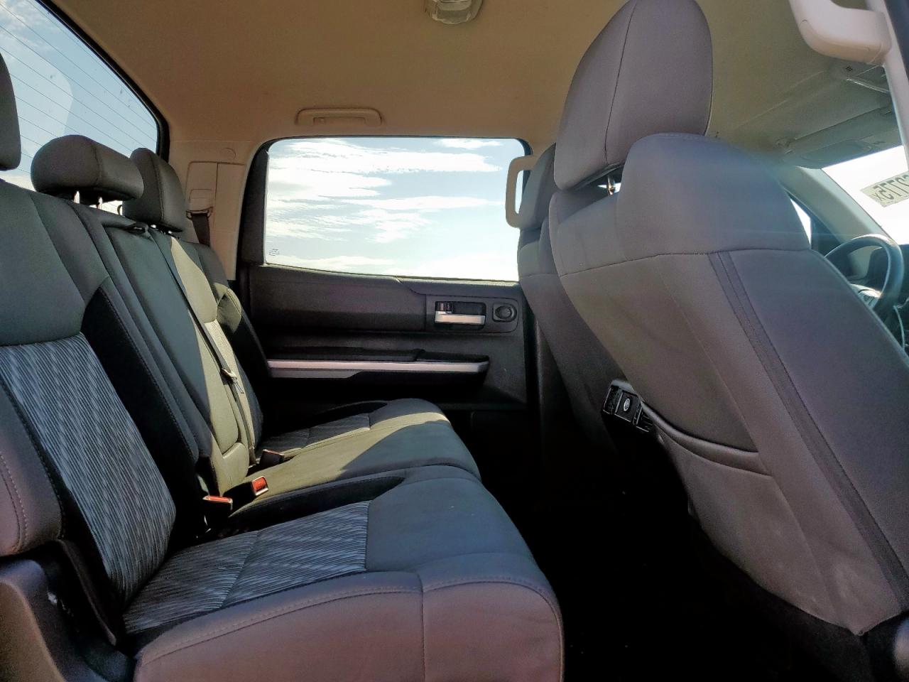 2018 Toyota Tundra Crewmax Sr5 VIN: 5TFEY5F17JX230557 Lot: 71462775