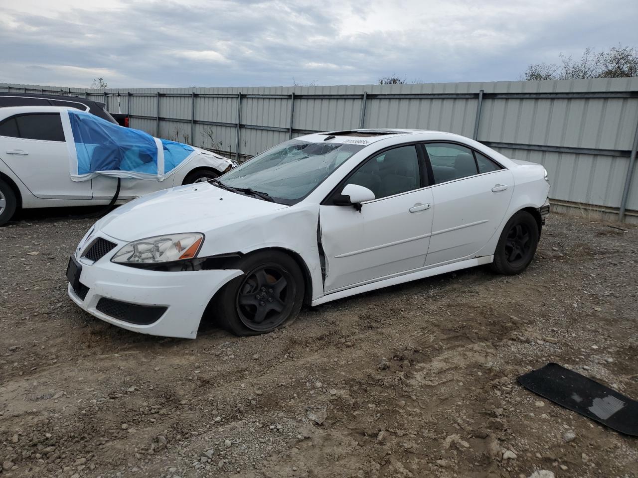 2010 Pontiac G6 white sedan flexible 1G2ZA5E07A4160028 photo #1